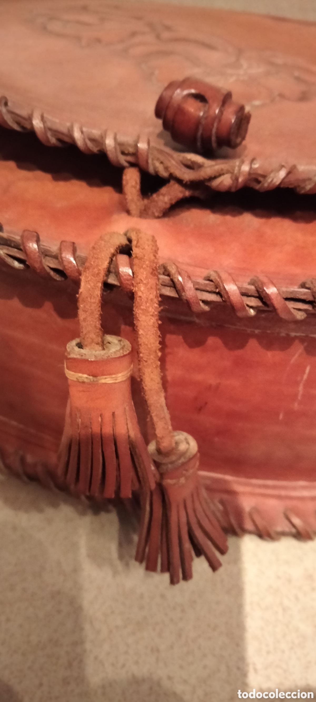 Antig&uuml;edades: Bolso de cuero repujado - Foto 5