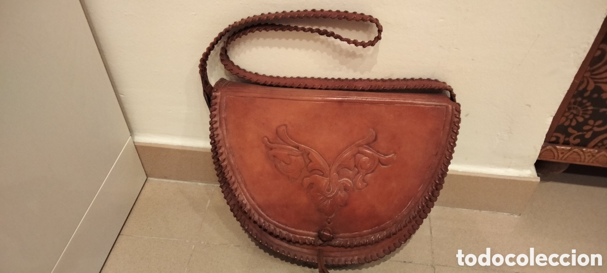 Antig&uuml;edades: Bolso de cuero repujado - Foto 1