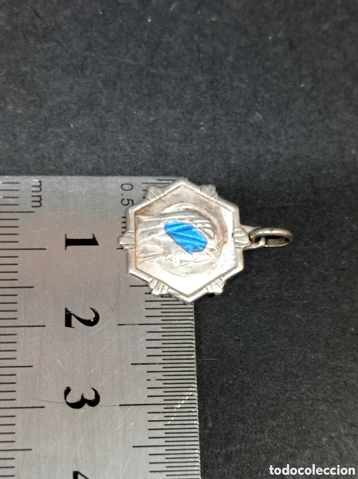 Antig&uuml;edades: Medalla de plata Virgen de Lourdes - Foto 3