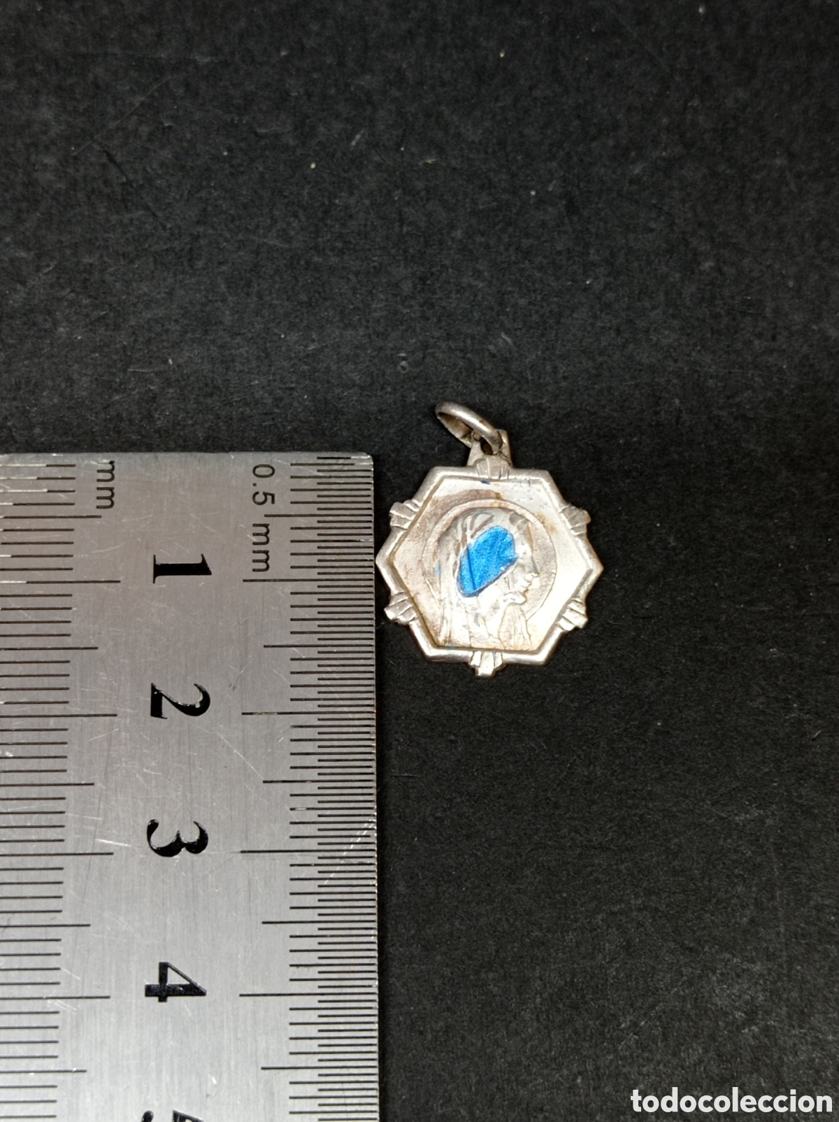 Antig&uuml;edades: Medalla de plata Virgen de Lourdes - Foto 1
