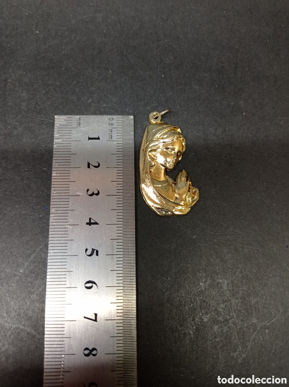 Antig&uuml;edades: Medalla Virgen rezando - Foto 1