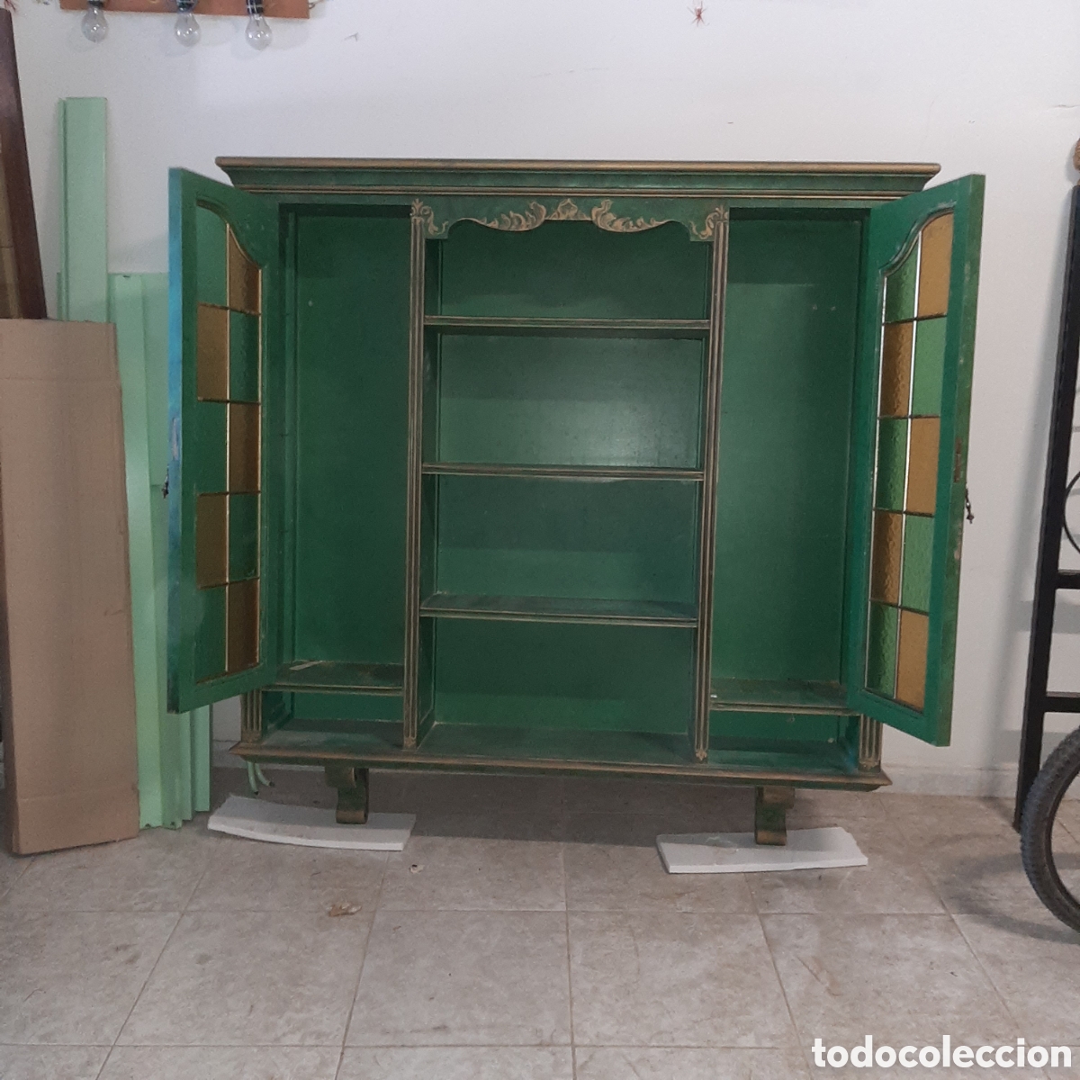 Antig&uuml;edades: Vitrina verde antigua - Foto 2