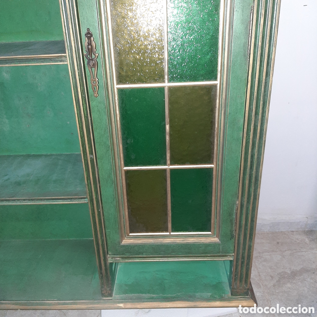 Antig&uuml;edades: Vitrina verde antigua - Foto 3