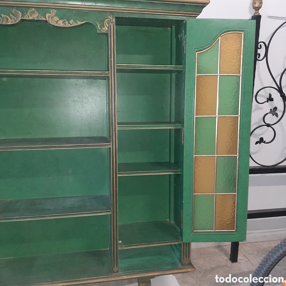 Antig&uuml;edades: Vitrina verde antigua - Foto 5