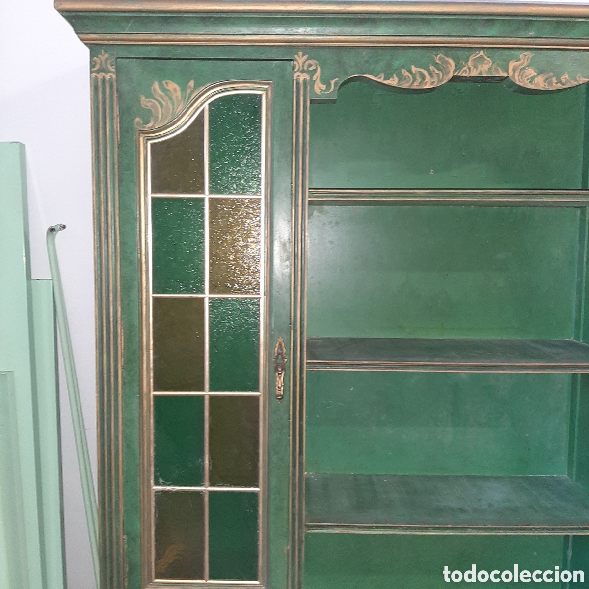 Antig&uuml;edades: Vitrina verde antigua - Foto 6