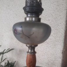 Antigüedades: LAMPARA DE PETROLEO ANTIGUA, DECORADA, QUINQUE