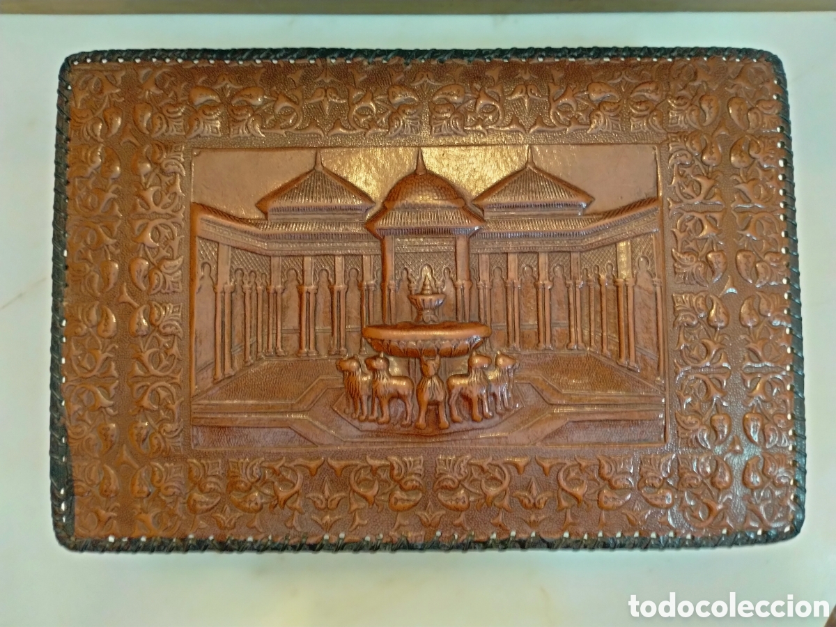 Antig&uuml;edades: Caja de puros en cuero repujado - Foto 2