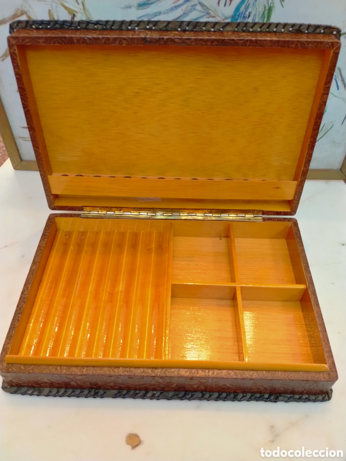 Antig&uuml;edades: Caja de puros en cuero repujado - Foto 4