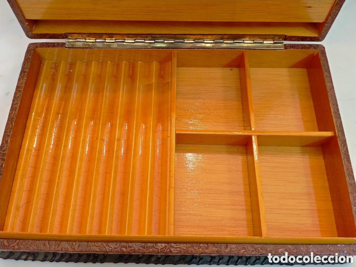 Antig&uuml;edades: Caja de puros en cuero repujado - Foto 5