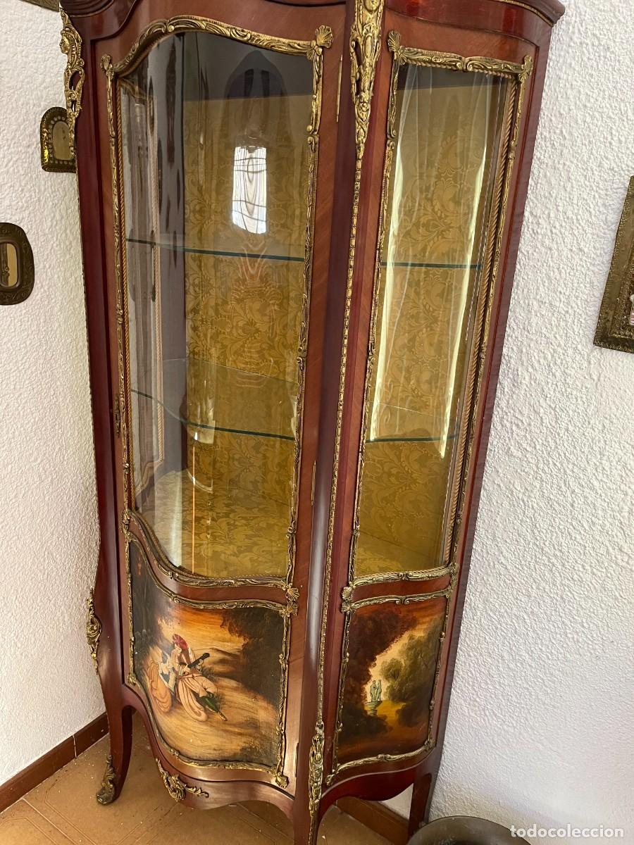 Antig&uuml;edades: Vitrina Los Certales - Foto 1