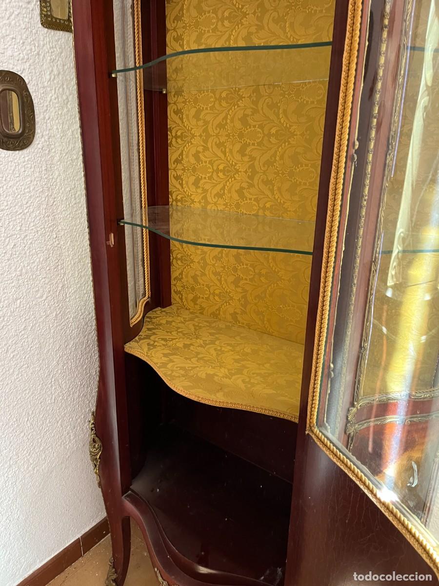 Antig&uuml;edades: Vitrina Los Certales - Foto 2