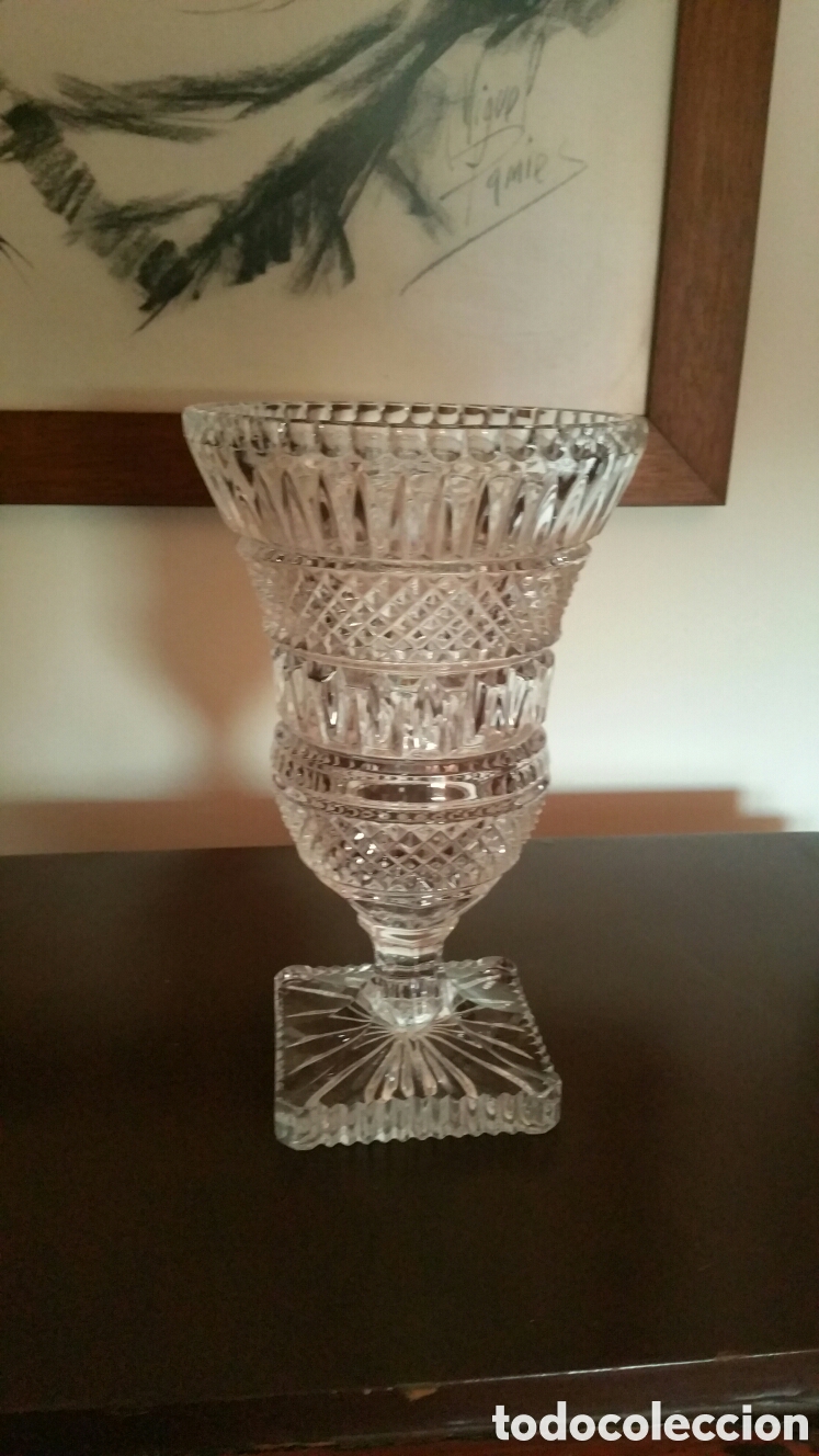 Antig&uuml;edades: Jarr&oacute;n de cristal tallado.