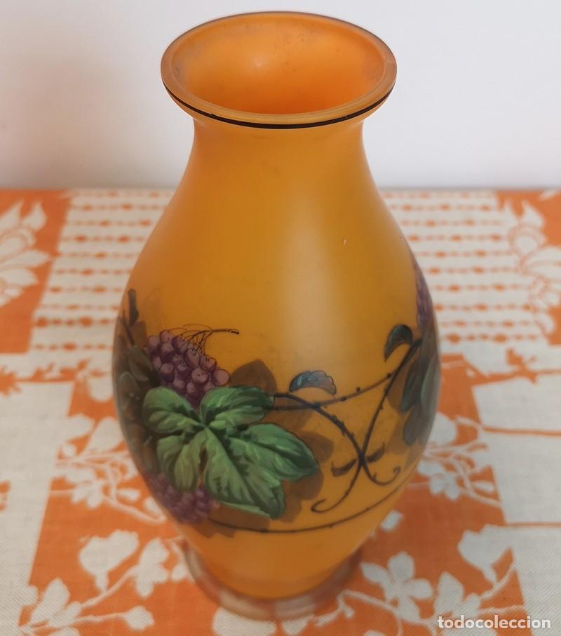 Antig&uuml;edades: Florero de Opalina Naranja - Foto 8