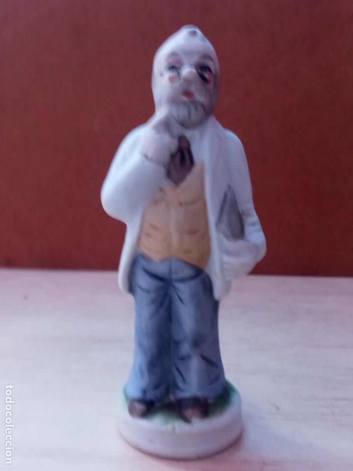 Antig&uuml;edades: Antigua figura de medico doctor en porcelana