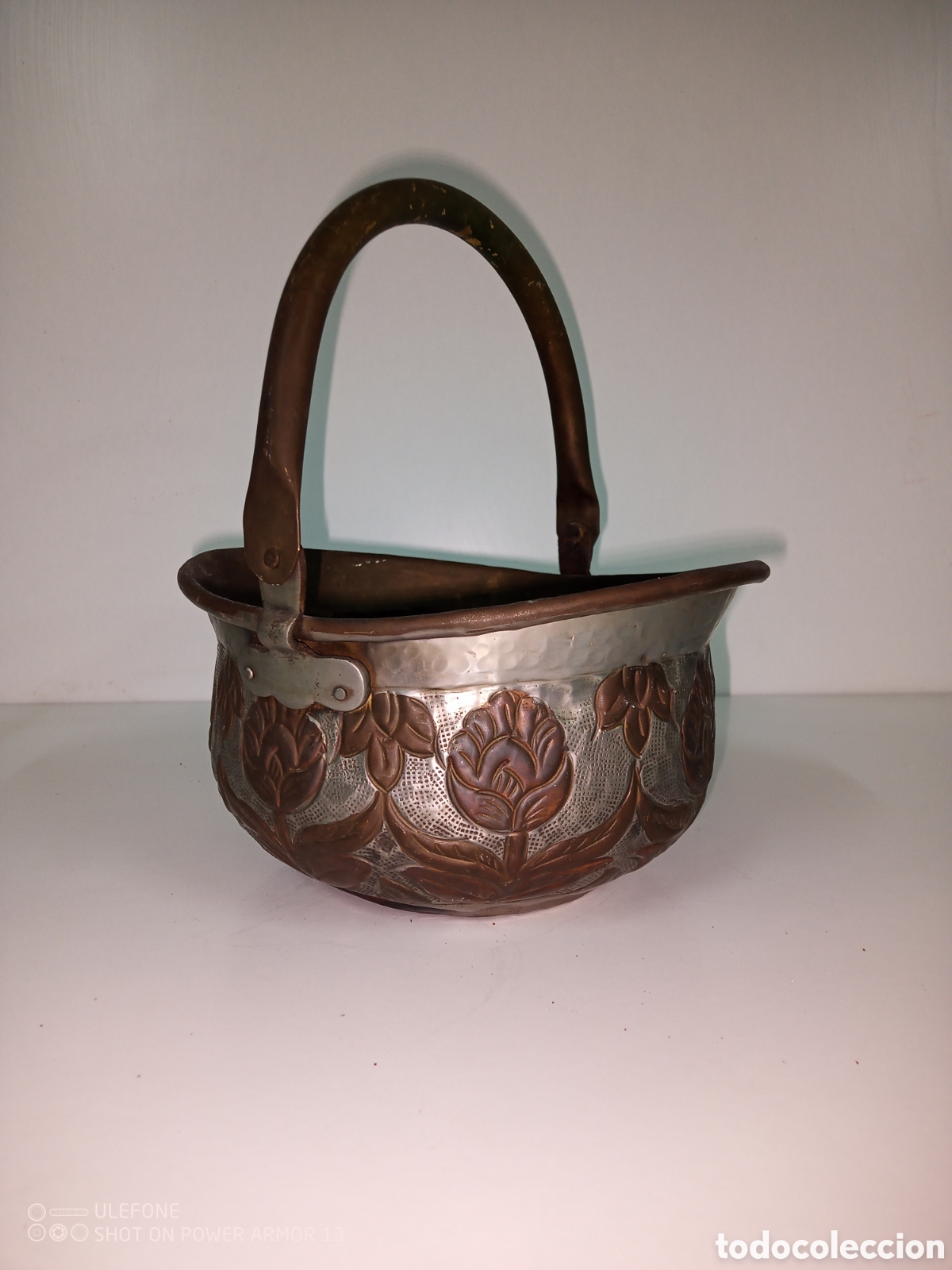 Antiques: Canasto de cobre y cinc