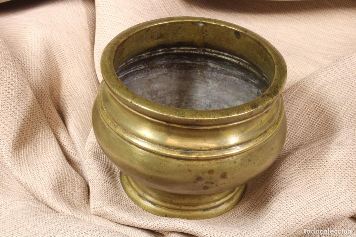 Antiquit&eacute;s: Cuenco hind&uacute; de bronce. Macizo. Indian bronze bowl. Solid. S.XVIII
