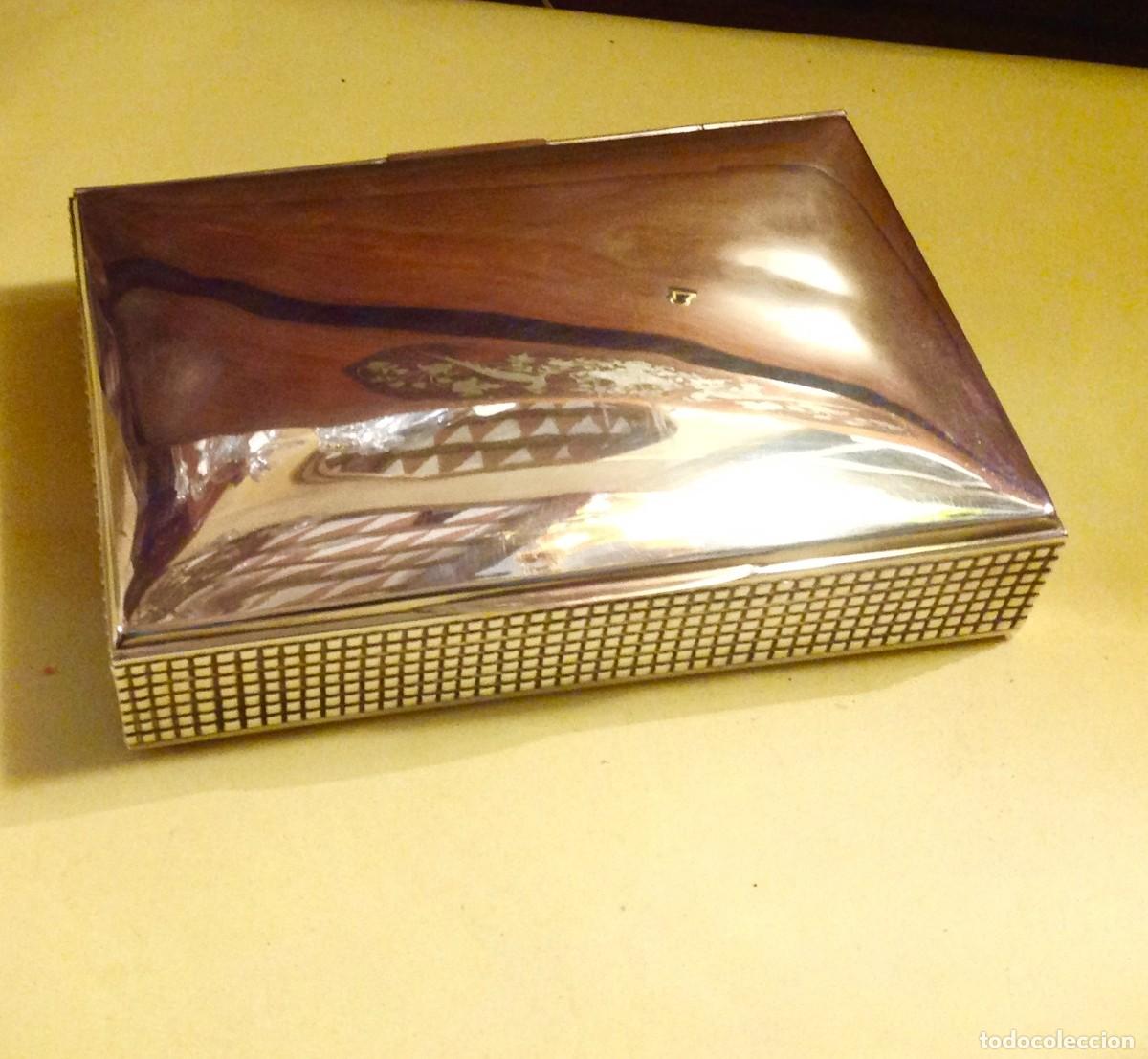 Antig&uuml;edades: Caja Plateada Con Madera En Interior Antigua - Foto 1