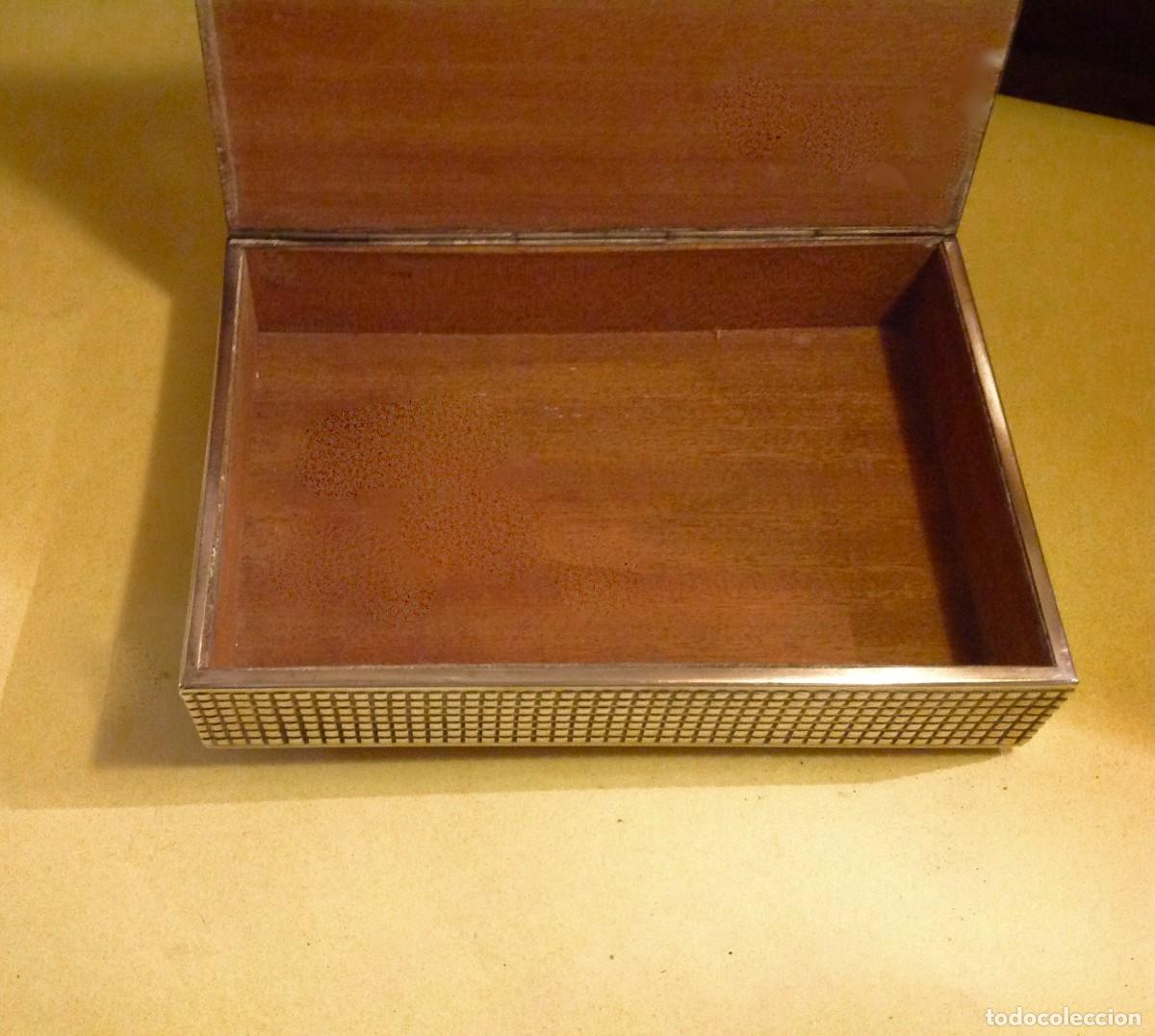 Antig&uuml;edades: Caja Plateada Con Madera En Interior Antigua - Foto 3