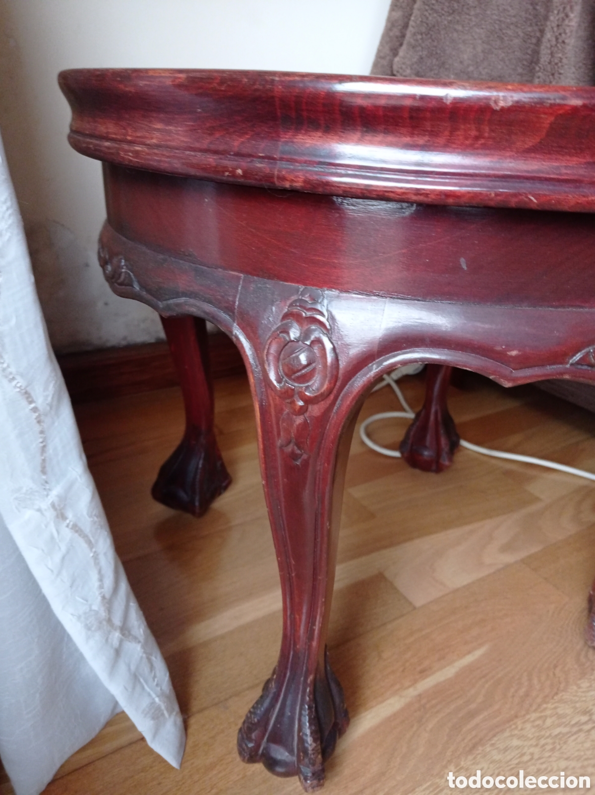 Antig&uuml;edades: Mesa redonda en madera de cerezo labrada y m&aacute;rmol - Foto 2