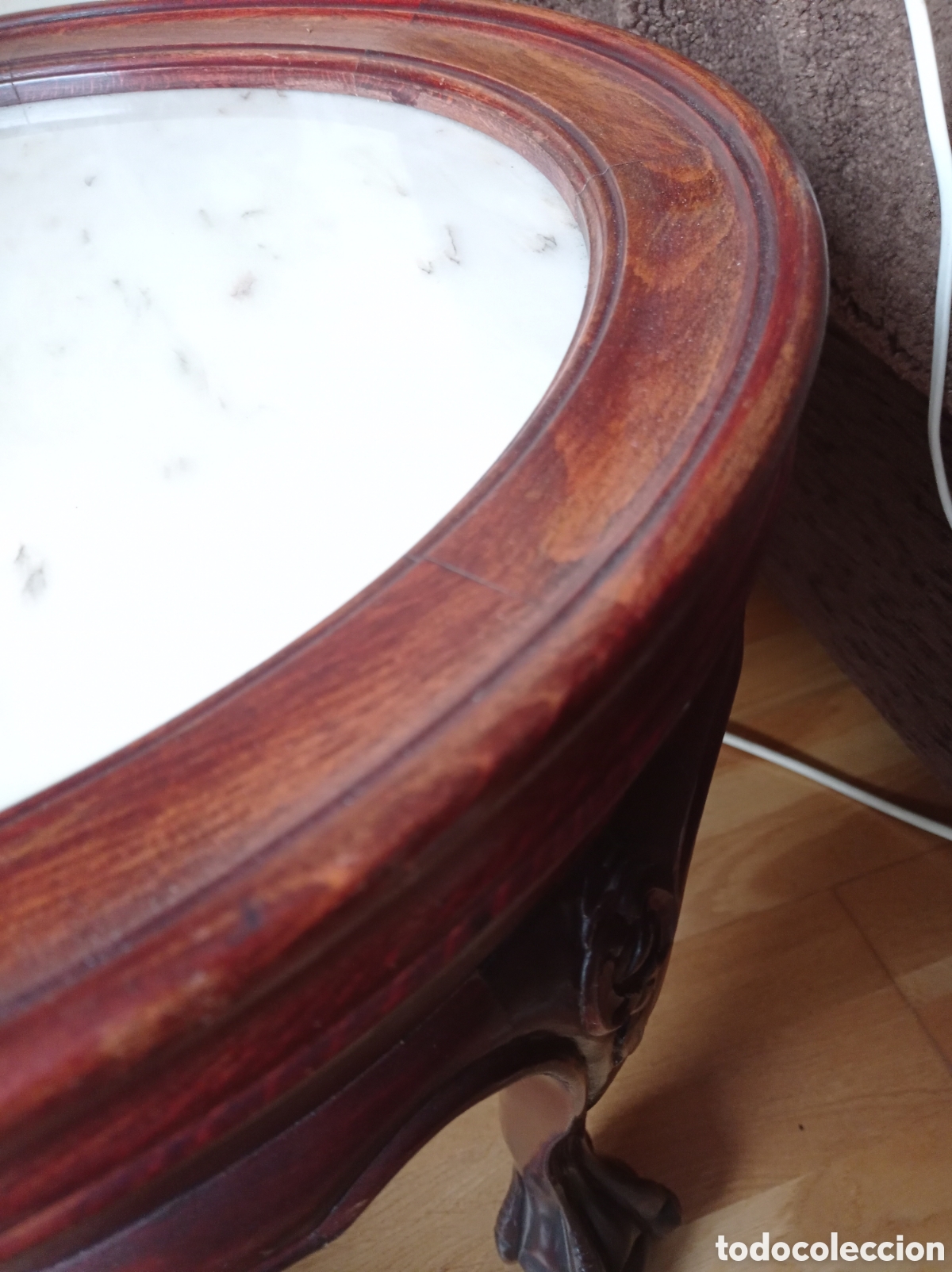 Antig&uuml;edades: Mesa redonda en madera de cerezo labrada y m&aacute;rmol - Foto 5