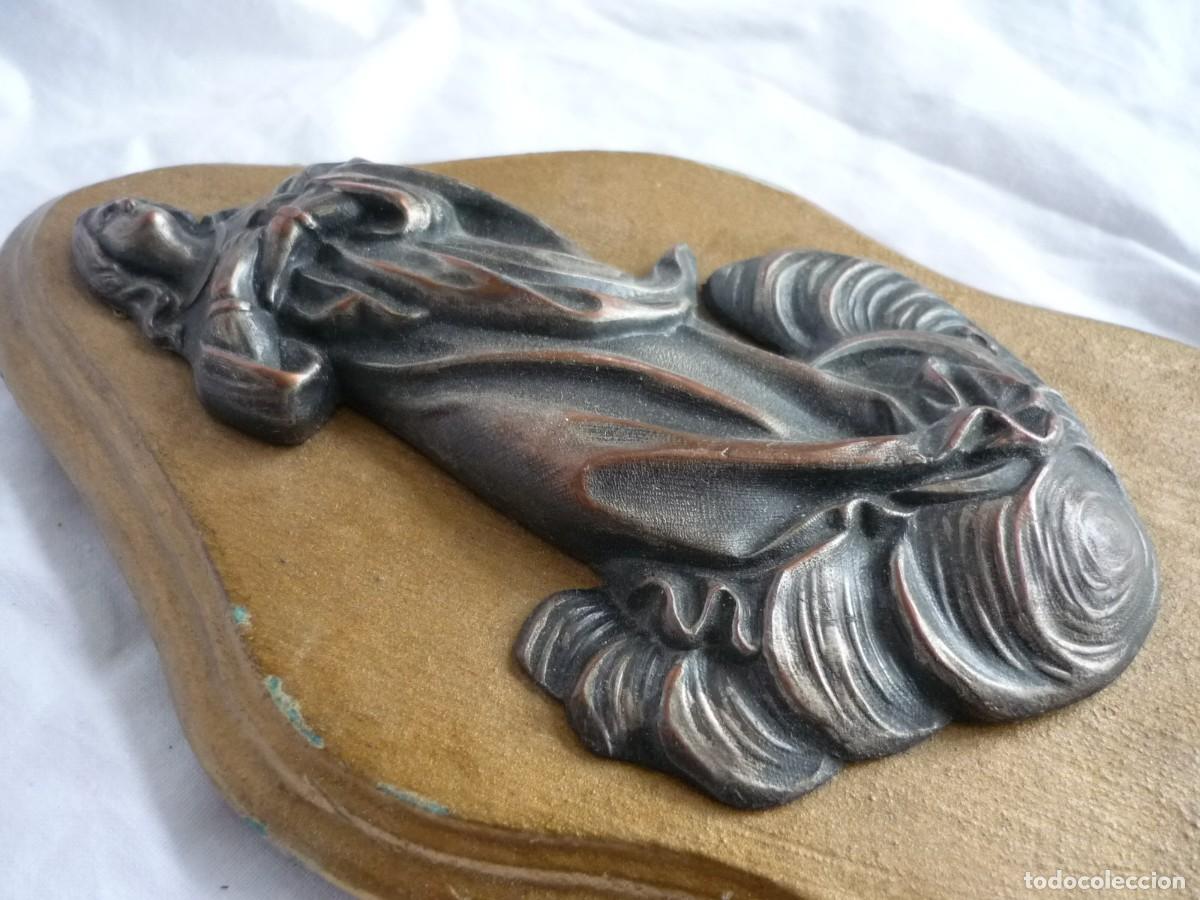 Antig&uuml;edades: Virgen de cobre sobre madera - Foto 3