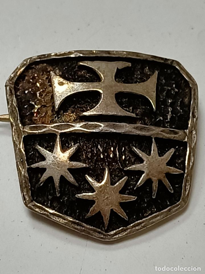 Antig&uuml;edades: Antiguo emblema en plata - Foto 3