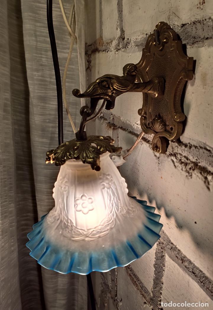 Antig&uuml;edades: APLIQUE DRAGON DE BRONCE Y TULIPA - Foto 2