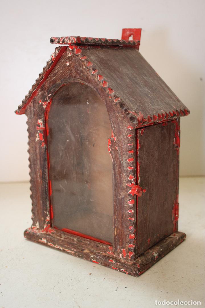 Antiques: vitrina urna de madera