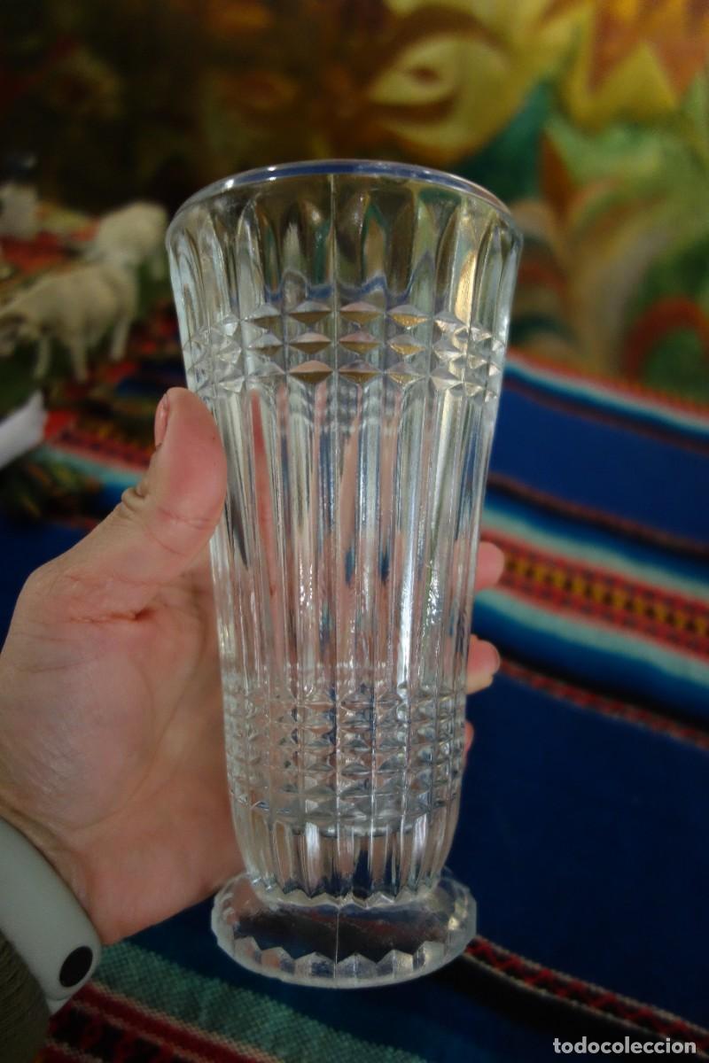 Antig&uuml;edades: FLORERO DE CRISTAL DEL SIGLO XIX - Foto 2
