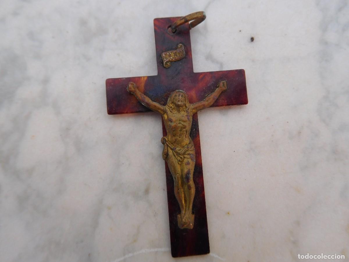 Antig&uuml;edades: Crucifijo antiguo de celuloide y metal - Foto 1