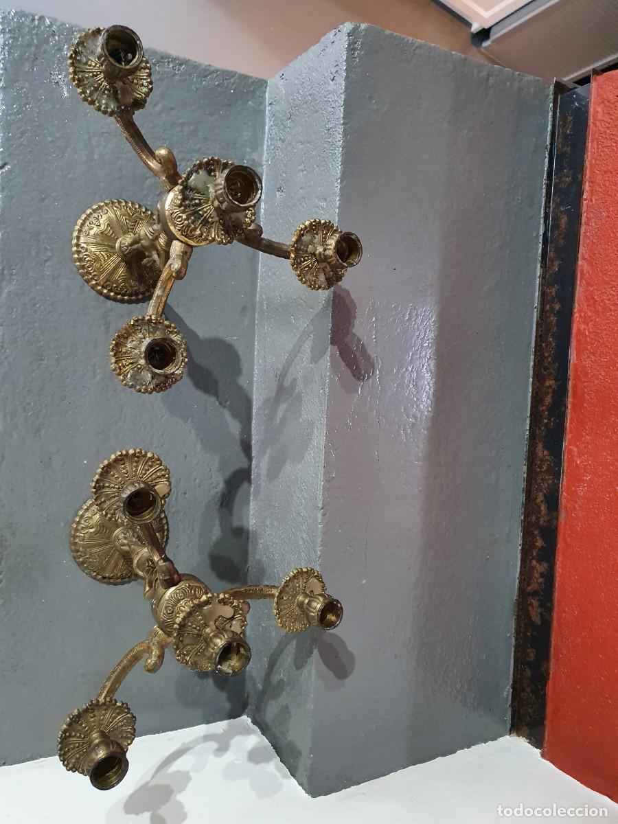Antig&uuml;edades: pareja candelabros bronce - Foto 4