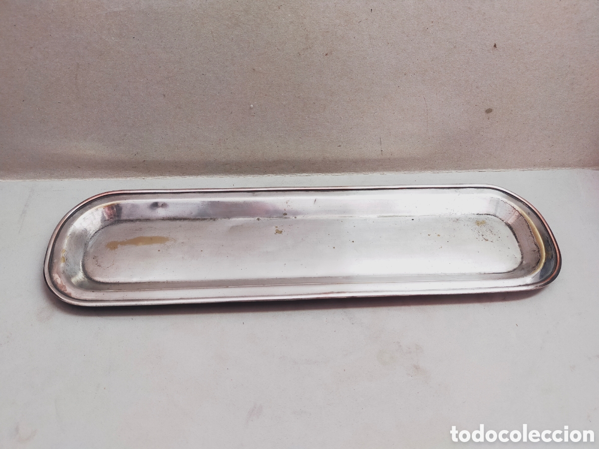 Antig&uuml;edades: BANDEJA ALARGADA EN METAL PLATEADO. - Foto 1