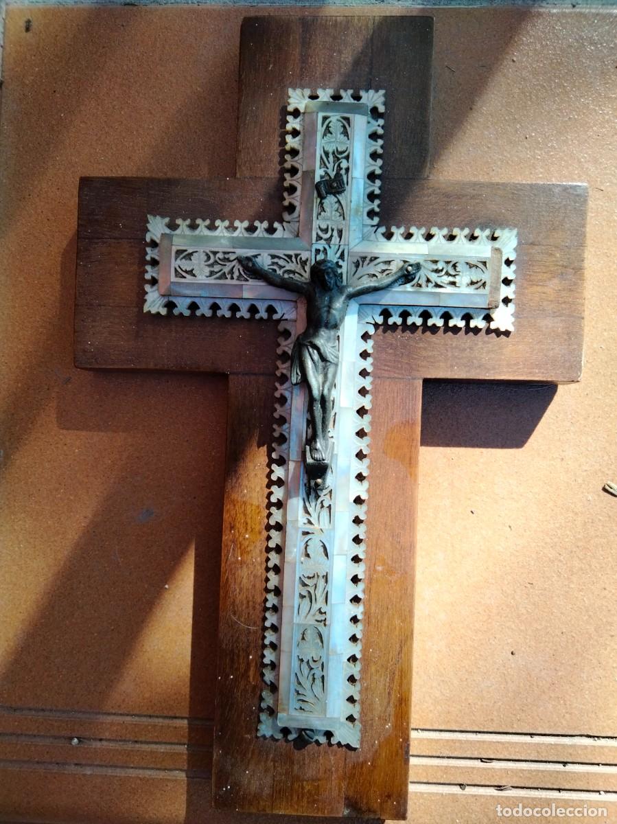 Antig&uuml;edades: Crucifijo sobre base nacar - Foto 1