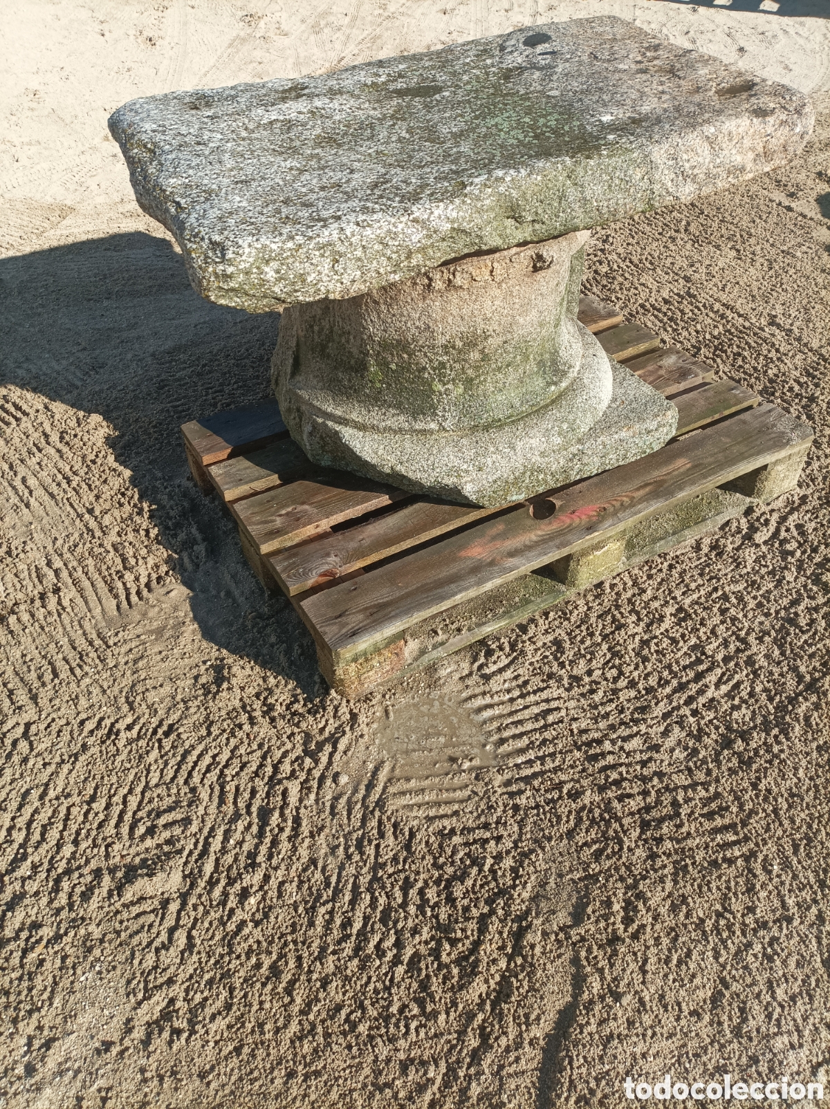 Antig&uuml;edades: Mesa antig&uuml;a de granito - Foto 1