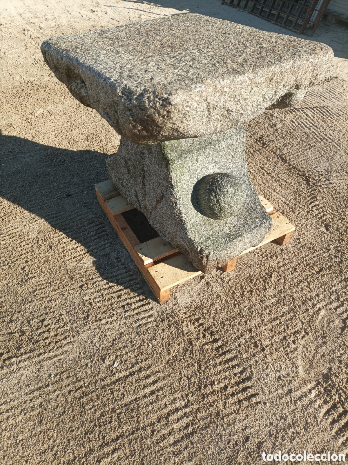 Antig&uuml;edades: Mesa de granito antig&uuml;a - Foto 1