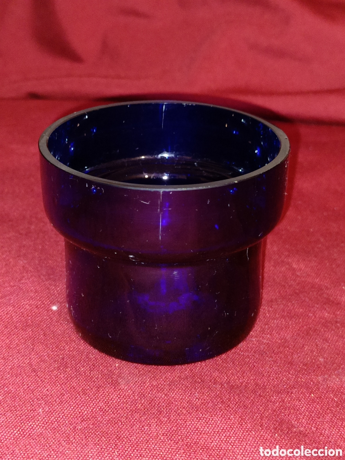 Antig&uuml;edades: Bonito vaso de vidrio azul. 6,5 x 5,5 cms