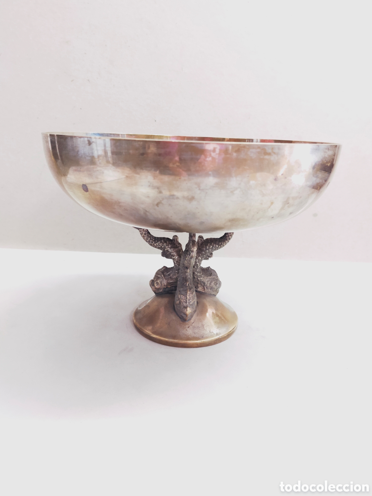 Antig&uuml;edades: FRUTERO EN METAL PLATEADO, BASE CON 3 PECES. - Foto 2