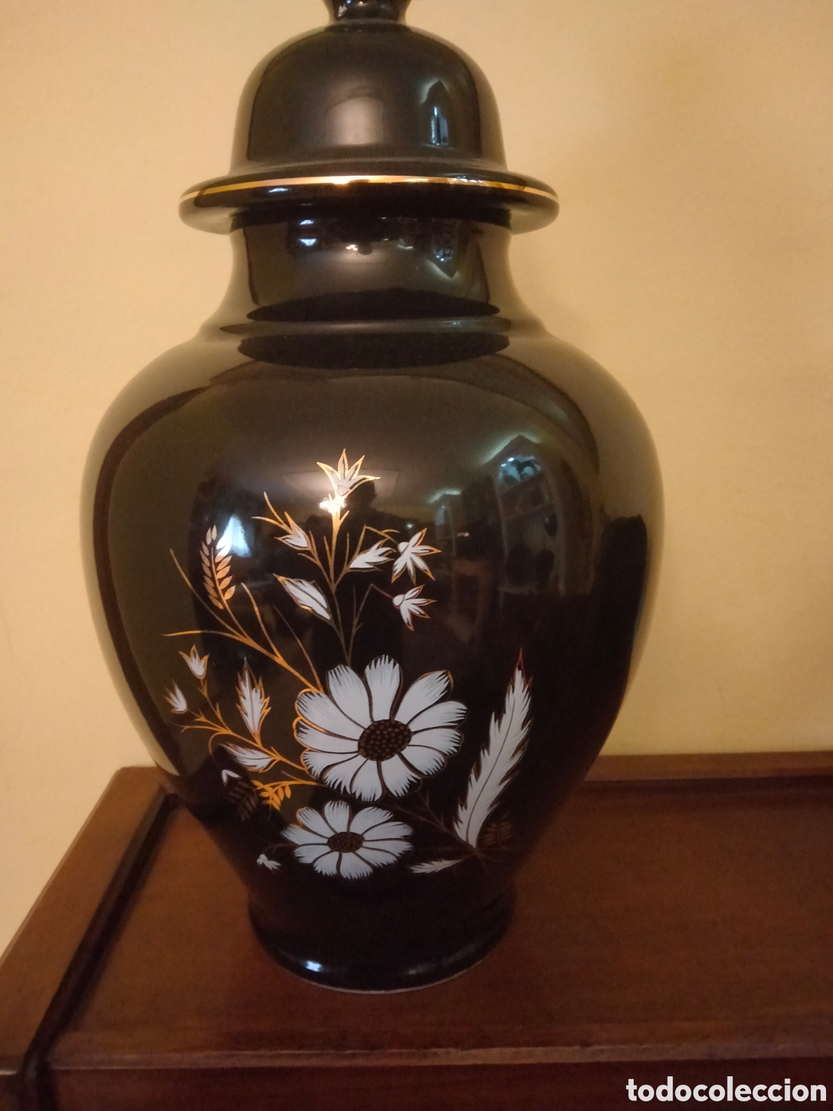 Antig&uuml;edades: Bombonera esmaltada Manises 35cm - Foto 1