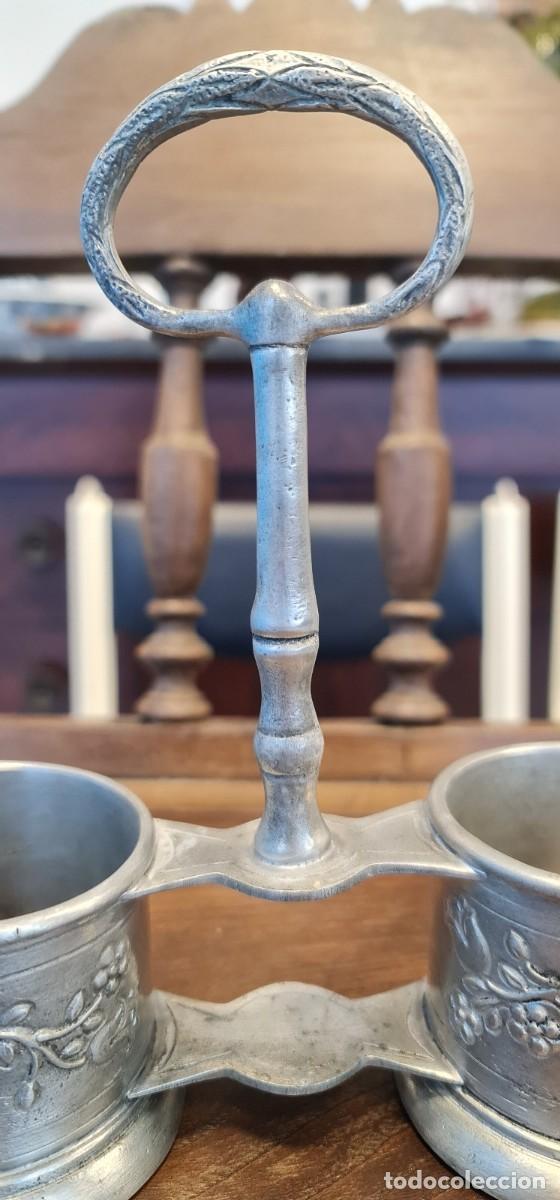 Antig&uuml;edades: Juego de aceitera y vinagrera en peltre. - Foto 4