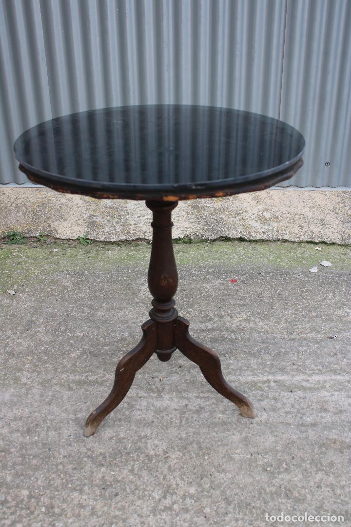 Antig&uuml;edades: mesa de marqueteria con cristal - Foto 1