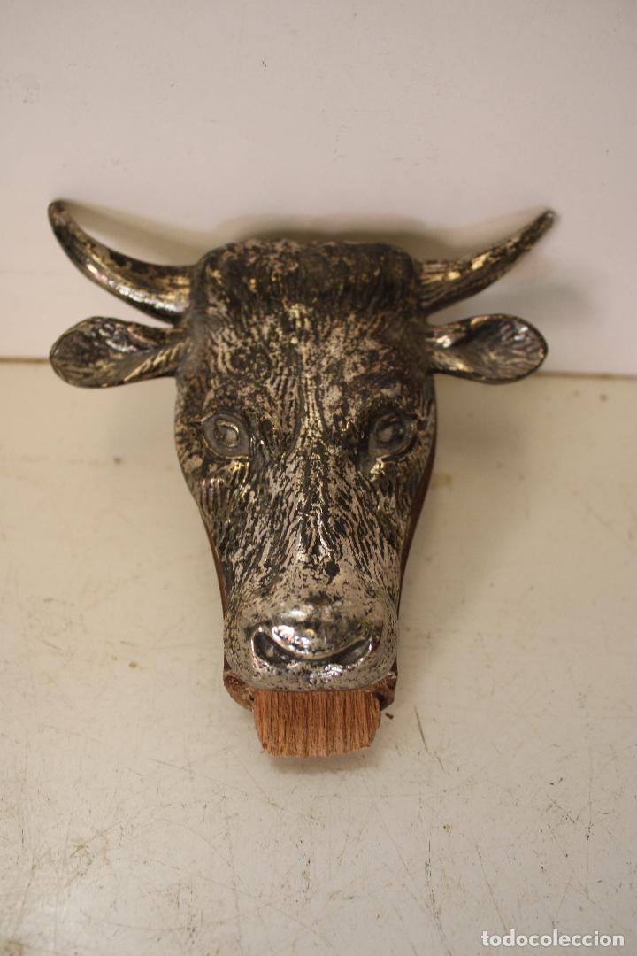 Antig&uuml;edades: figura de pared toro plateado - Foto 1