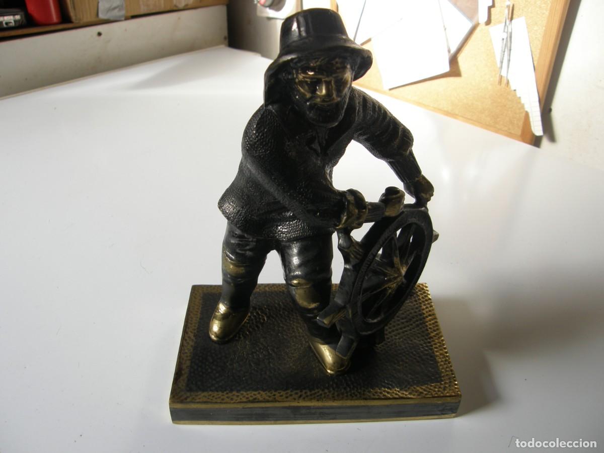 Antig&uuml;edades: Capitan con timon en bronce - Foto 1