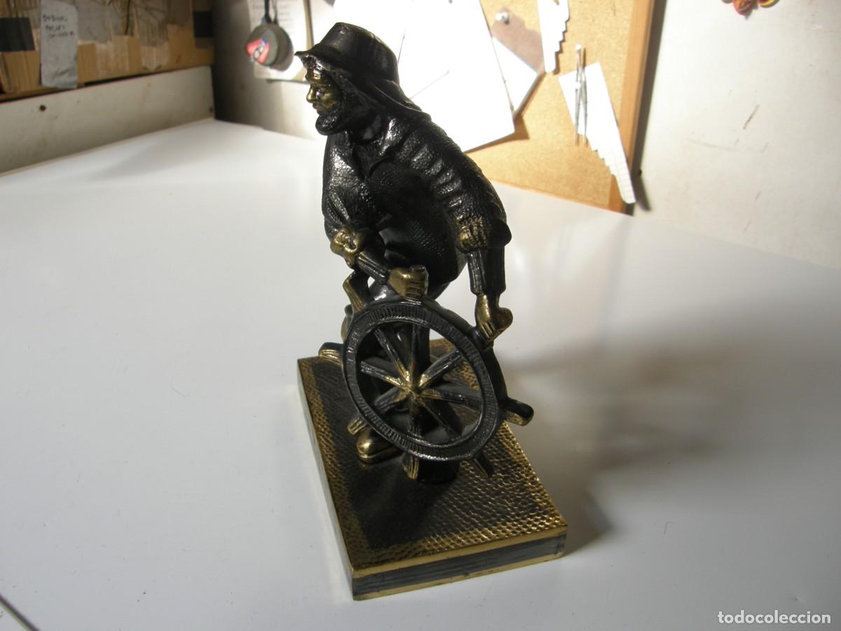 Antig&uuml;edades: Capitan con timon en bronce - Foto 2