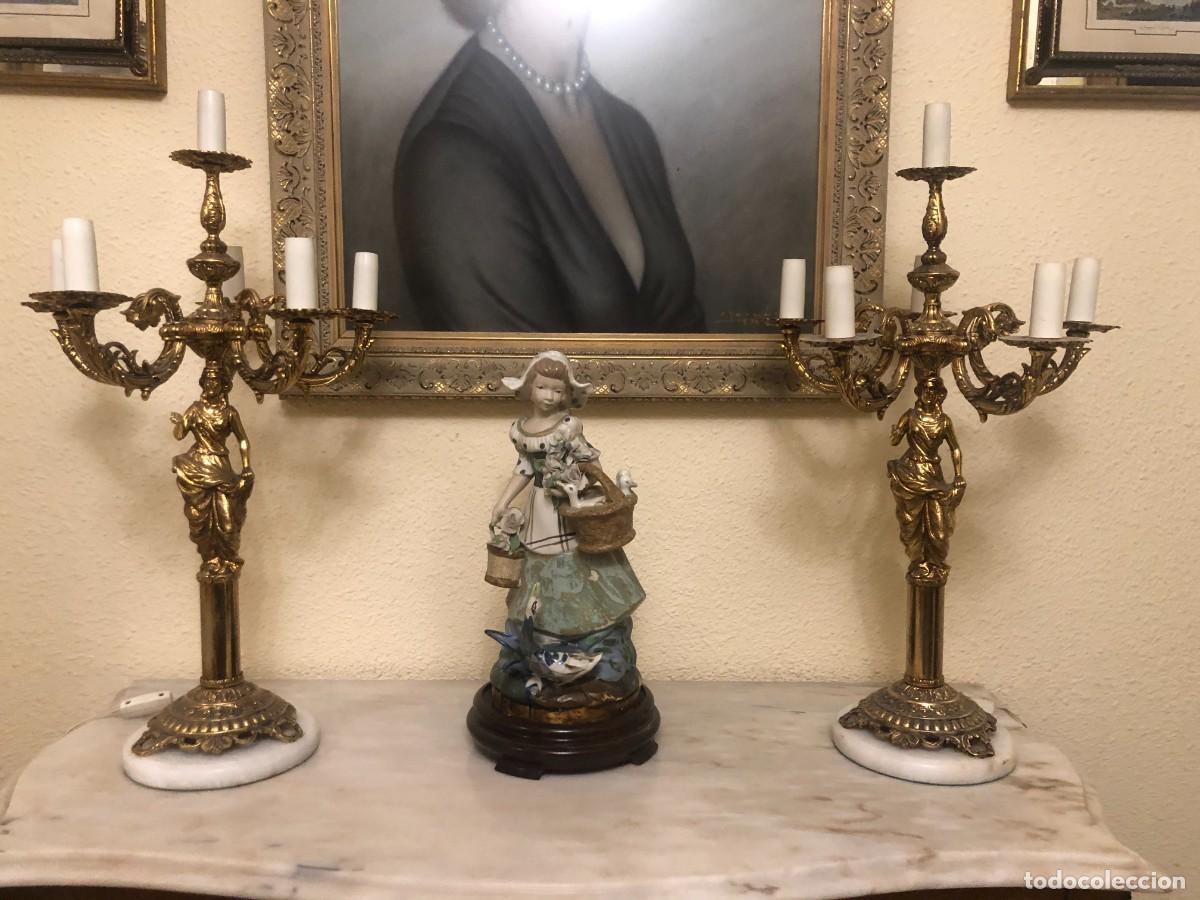 Antig&uuml;edades: Pareja de candelabros en bronce y m&aacute;rmol - Foto 2