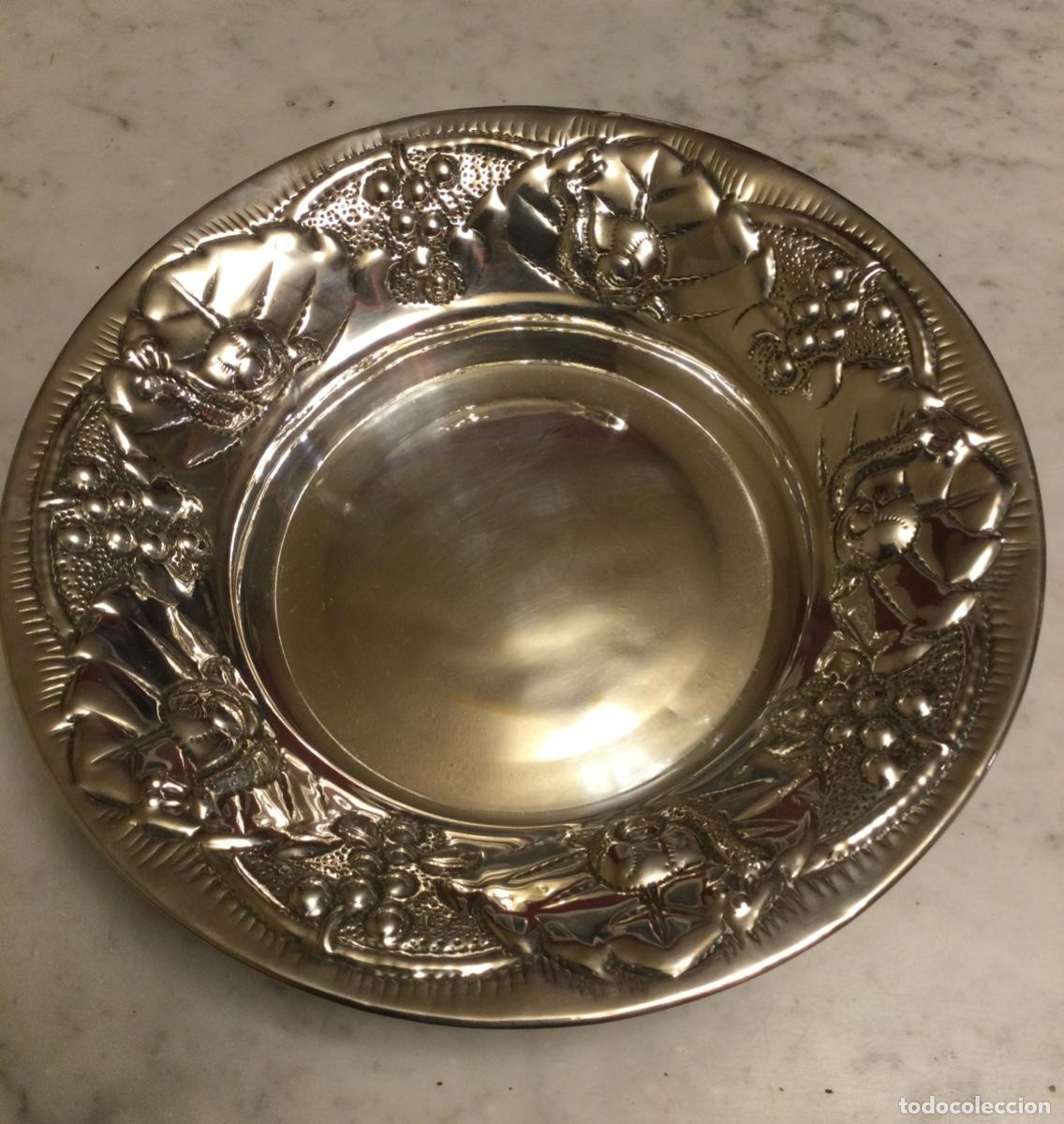 Antig&uuml;edades: Plato de metal plateado grabado - Foto 1