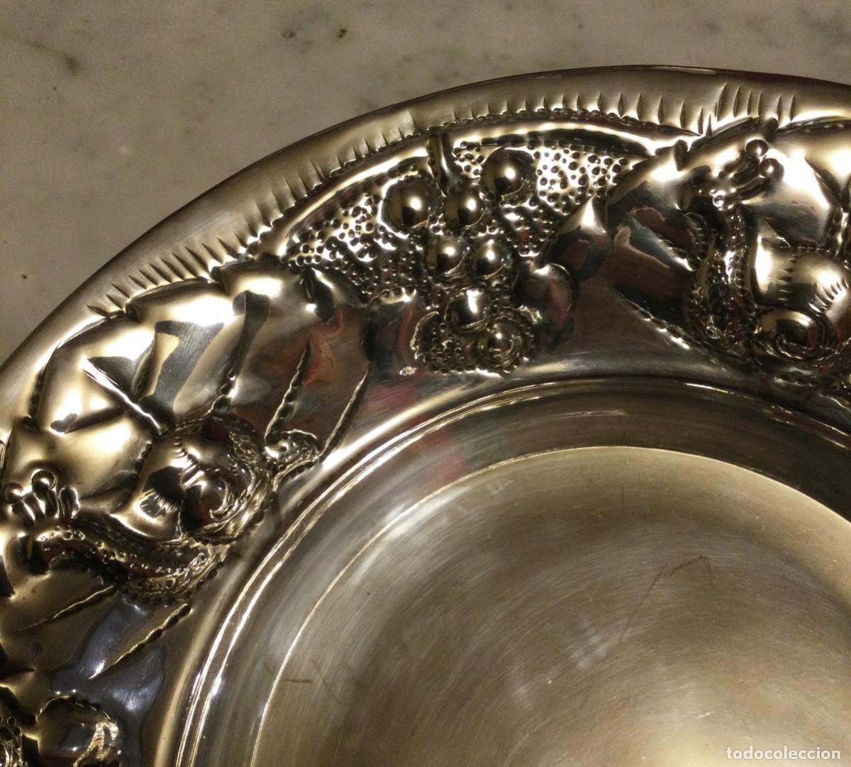 Antig&uuml;edades: Plato de metal plateado grabado - Foto 3