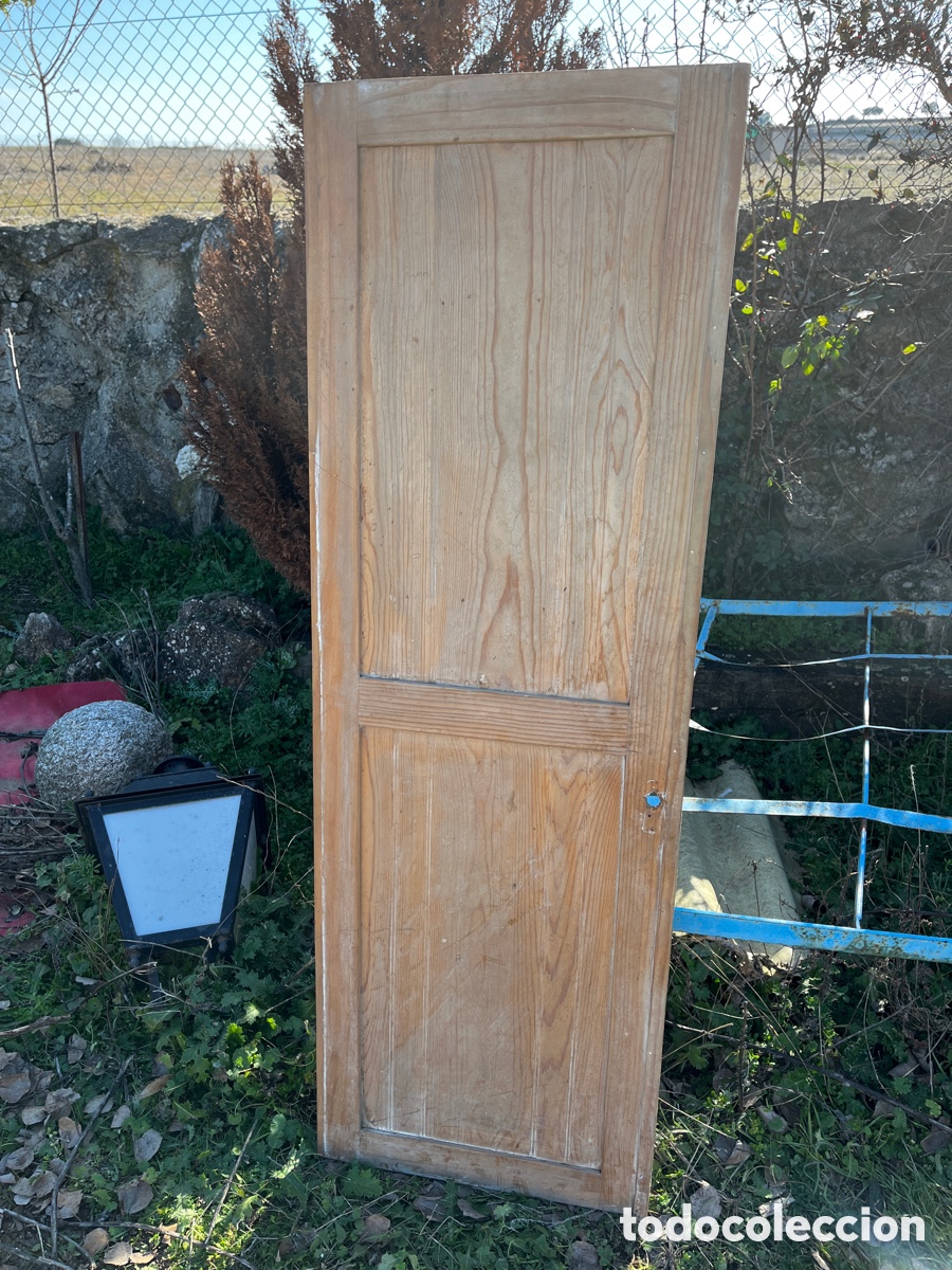 Oggetti Antichi: Puerta de pino en tono claro, ideal como decoraci&oacute;n o como cabecero.