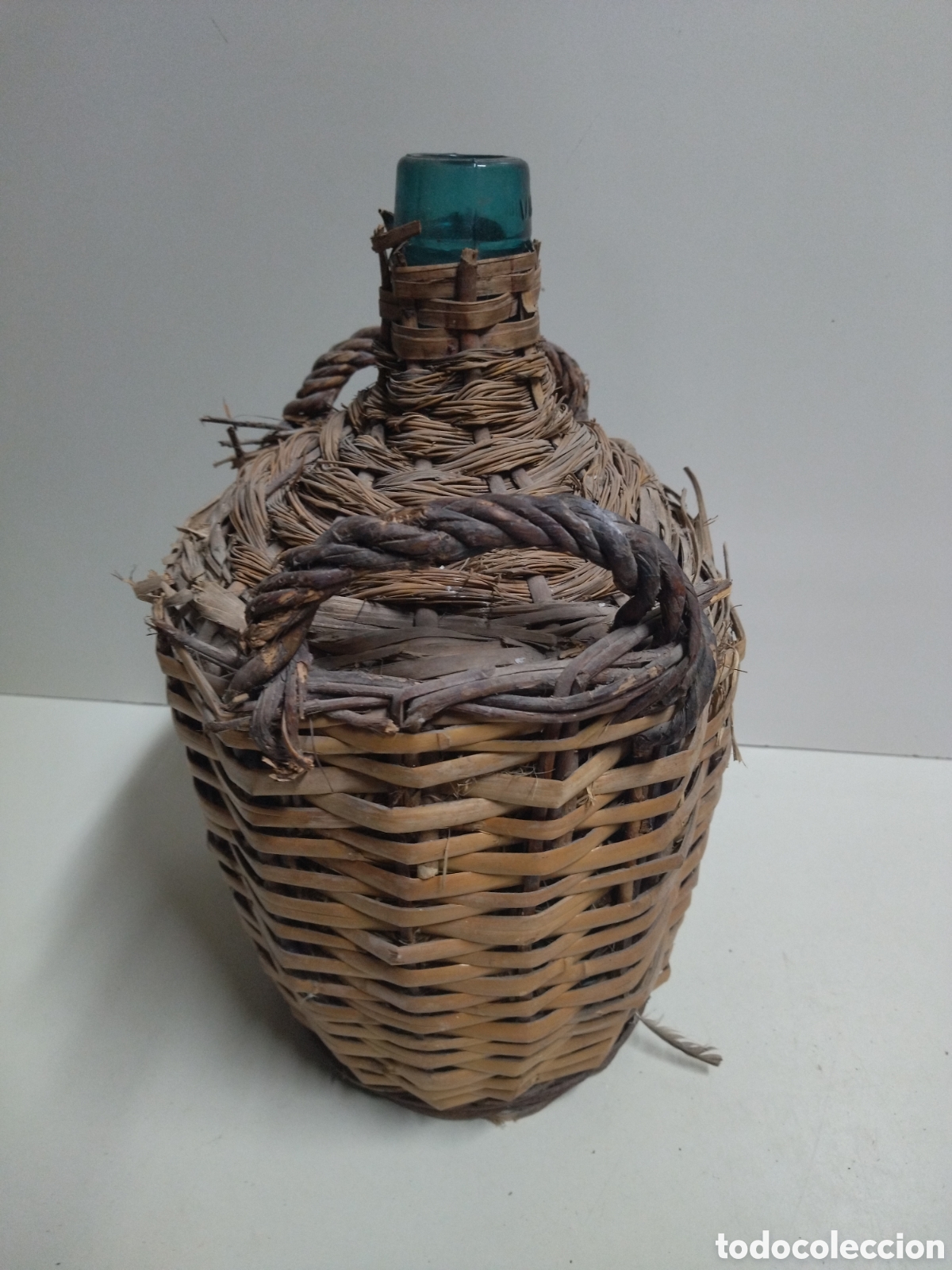Antig&uuml;edades: Damajuana forrada de mimbre, enea. Viresa - Foto 4