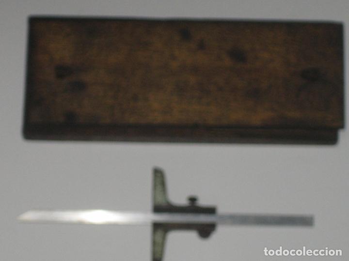 Antig&uuml;edades: ANTIGUO PIE DE REY CON SU CAJA - Foto 3
