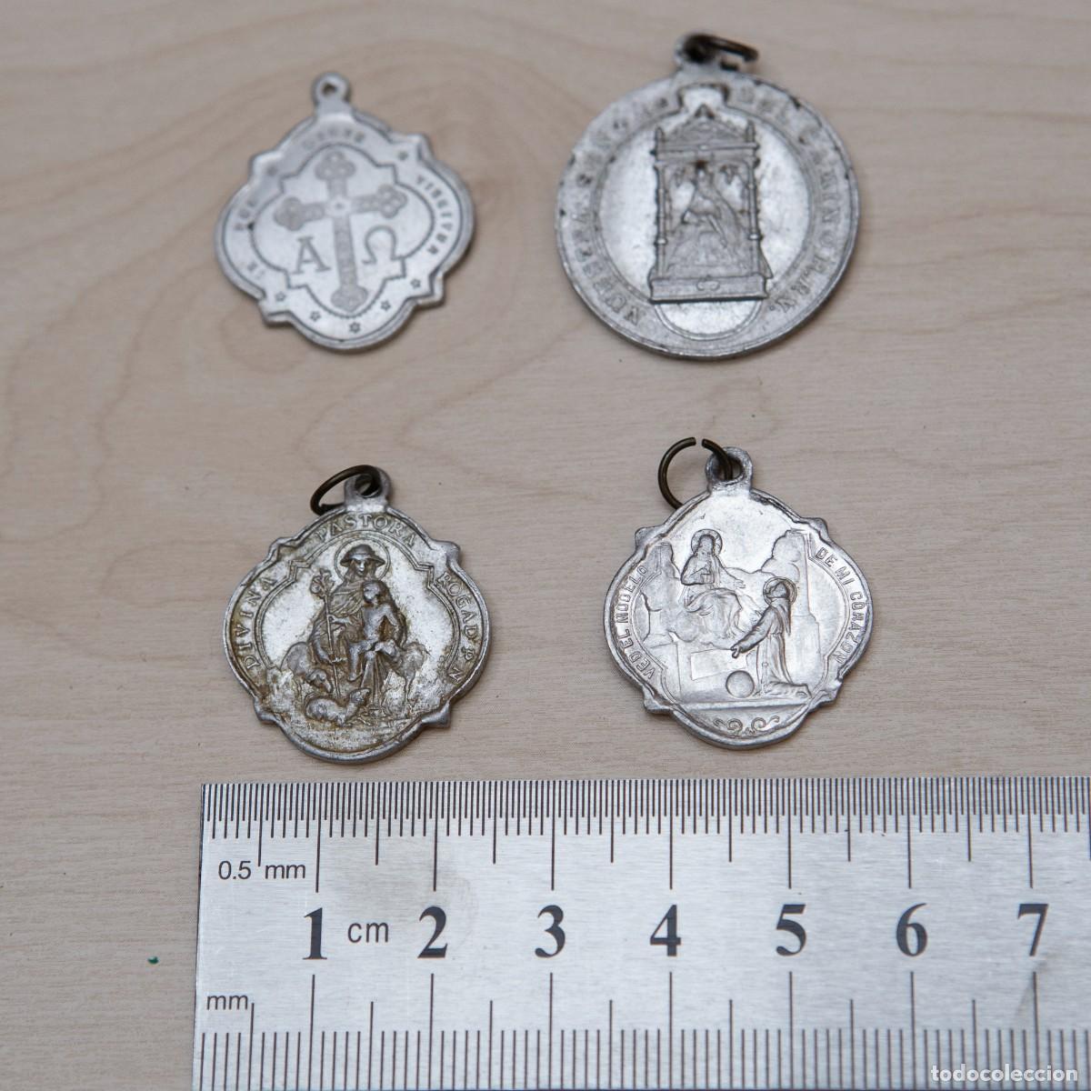 Antig&uuml;edades: Lote de 4 medallas religiosas - Foto 1